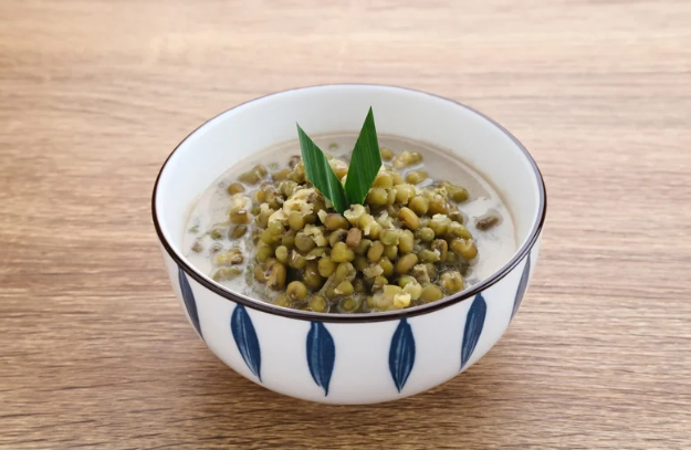 manfaat kacang hijau, kacang hijau untuk ibu hamil, kacang hijau untuk menyusui, bubur kacang hijau sehat, superfood lokal, makanan penambah darah alami, makanan sehat ibu muda, Bunda, si Kecil